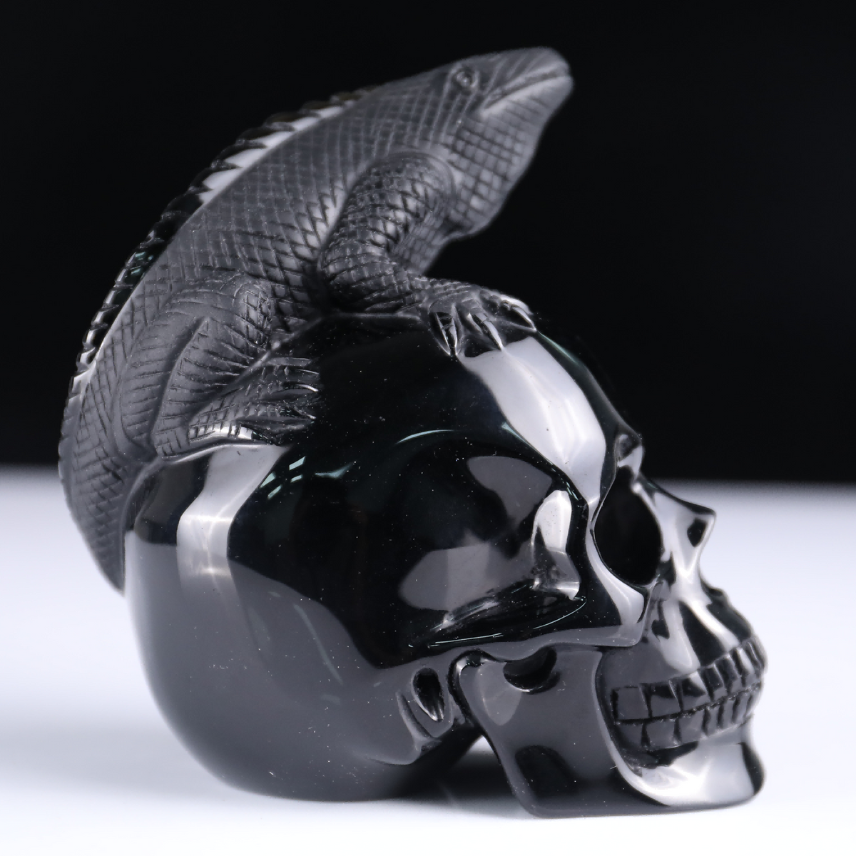 Crâne de lézard en obsidienne noire