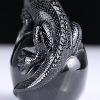 Crâne de lézard en obsidienne noire
