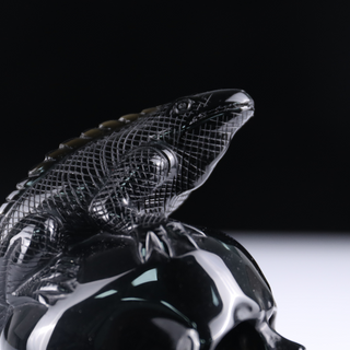 Crâne de lézard en obsidienne noire